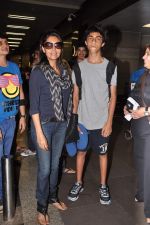 Gauri Khan takes son to London for further studies on 28th Aug 2012 (4).JPG