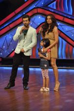 Bipasha Basu on the sets of Lil Masters in Famous Studio on 28th Aug 2012 (15).JPG