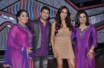 Bipasha Basu, Farah Khan, Geeta Kapoor on the sets of Lil Masters in Famous Studio on 28th Aug 2012 (69).JPG