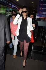 Sonam Kapoor snapped at Infinity Mall in Andheri, Mumbai on 28th Aug 2012 (19).JPG