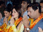 Kareena Kapoor, Madhur Bhandarkar at Heroine Music launch in Siddhivinayak Temple, Mumbai on 30th Aug 2012 (40).JPG