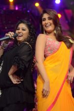 Kareena Kapoor at Indian Idol grand finale in Mumbai on 1st Sept 2012 (38).JPG