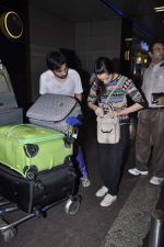 Shraddha Kapoor leaves for Cape Town to shoot her new movie in Mumbai Airport on 4th Sept 2012 (24).JPG