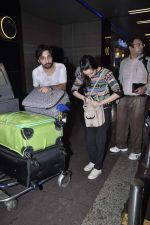 Shraddha Kapoor leaves for Cape Town to shoot her new movie in Mumbai Airport on 4th Sept 2012 (25).JPG