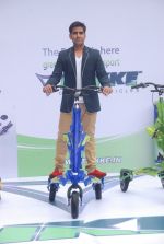 at the launch of Trikke three wheeler carving vehicles in Mumbai on 4th Sept 2012 (3).JPG