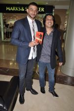 Arunoday Singh, Piyush Jha at Piyush Jha_s Mumbaistan book in Malad, Mumbai on 6th Sept 2012 (8).JPG