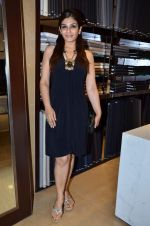 Raveena Tandon at Poonam Soni_s Platinum collection in Breach Candy on 6th Sept 2012 (92).JPG