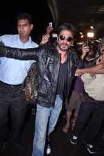 Shahrukh Khan snapped at international airport on 6th Sept 2012 (6).JPG