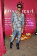 Prateik Babbar at Smart Mart event in Tote, Mumbai on 7th Sept 2012 (16).JPG