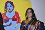 Vidya Balan at Viveek Sharma exhibition in Colaba on 8th Sept 2012 (1).JPG