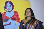 Vidya Balan at Viveek Sharma exhibition in Colaba on 8th Sept 2012 (124).JPG