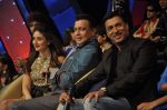 Kareena Kapoor, Madhur BHandarkar, Mithun Chakraborty on the sets of Zee Dance Ke Superstar in Famous on 10th Sept 2012 (101).JPG