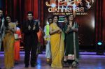 Kareena Kapoor, Madhuri Dixit, Karan Johar on the sets of Jhalak Dikhhla Jaa in Filmistan, Mumbai on 11th Sept 2012 (25).JPG
