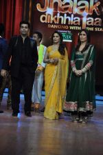 Kareena Kapoor, Madhuri Dixit, Karan Johar on the sets of Jhalak Dikhhla Jaa in Filmistan, Mumbai on 11th Sept 2012 (31).JPG
