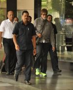 Amitabh Bachchan snapped in Mumbai Airport on 13th Sept 2012 (3).JPG