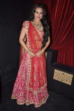 Sonakshi Sinha on Day 2 of Aamby Valley India Bridal Fashion Week 2012 in Mumbai on 13th Sept 2012 (170).JPG