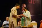 Asha Bhosle at Gautam Rajyadhaksha_s book launch in Ravindra Natya Mandir on 14th Sept 2012 (8).JPG