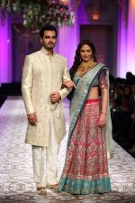 Esha Deol walk the ramp for Azva Collection show at Aamby Valley India Bridal Fashion Week 2012 in Mumbai on 15th Sept 2012 (2).JPG