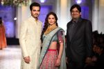 Esha Deol walk the ramp for Azva Collection show at Aamby Valley India Bridal Fashion Week 2012 in Mumbai on 15th Sept 2012 (7).JPG