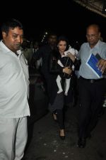 Aishwarya Rai snapped with baby Aaradhya at the Airport on 17th Sept 2012 (9).JPG