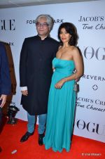 at Vogue_s 5th Anniversary bash in Trident, Mumbai on 22nd Sept 2012 (263).JPG