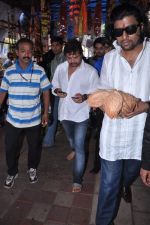 Himesh Reshammiya with Sur Shetra team at Ganesh Mandal in Lower Parel, Mumbai on 25th Sept 2012 (32).JPG