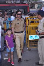 Himesh Reshammiya with Sur Shetra team at Ganesh Mandal in Lower Parel, Mumbai on 25th Sept 2012 (42).JPG