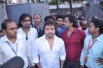 Himesh Reshammiya with Sur Shetra team at Ganesh Mandal in Lower Parel, Mumbai on 25th Sept 2012 (46).JPG