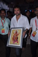 Himesh Reshammiya with Sur Shetra team at Ganesh Mandal in Lower Parel, Mumbai on 25th Sept 2012 (51).JPG