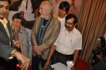Suneil Anand celebrates Dev Anand_s birth anniversary in Sea Princess, Mumbai on 26th Sept 2012 (63).JPG