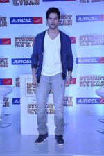 Varun Dhawan at Student of the year tie up with Aircel in Taj Hotel, Mumbai on 26th Sept 2012 (13).JPG