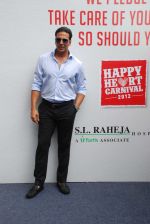 Akshay Kumar at Happy Heart Carnival in S L Raheja Hospital on World Heart Day on 28th Sept 2012 (8).jpg