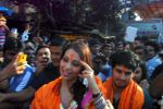 Bipasha Basu visits siddhivinayak in Mumbai on 27th Sept 2012 (10).JPG