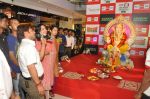 Rajpal Yadav visits Ganesha in Oberoi Mall, Mumbai on 27th Sept 2012 (17).JPG
