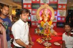 Rajpal Yadav visits Ganesha in Oberoi Mall, Mumbai on 27th Sept 2012 (25).JPG