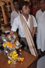 Rajpal Yadav visits Ganesha in Oberoi Mall, Mumbai on 27th Sept 2012 (8).JPG