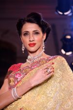 Model walk the ramp for the Ace Designer Rehan Shah for Timeless Paragon- Classic Diamond Jewellery on 28th Sept 2012 (9).jpg