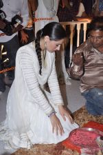 Nargis Fakhri at Andheri ka Raja in Mumbai on 28th Sept 2012 (27).JPG