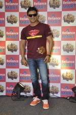 Vivek Oberoi at Reliance Mart in Santacruz, Mumbai on 30th Sept 2012 (41).JPG
