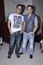 Manmeet Gulzar, Harmeet Gulzar at Biba Singh new single launch in Mumbai on 2nd Oct 2012 (38).JPG
