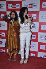 Ragini Khanna and Kamini Khanna at Big FM in Mumbai on 1st Oct 2012,1 (13).JPG