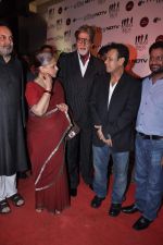 Amitabh Bachchan, Jaya Bachchan, Bedabrata Pain at the Premiere of Chittagong in Mumbai on 3rd Oct 2012 (37).JPG