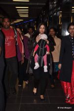 Aishwarya Rai Bachchan returns from Chicago - Big b comes to receive in Mumbai Airport on 5th Oct 2012 (23).JPG