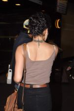 Kangna Ranaut snapped at airport in Mumbai on 5th Oct 2012 (1).JPG