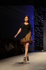 Model walk the ramp for ATSU Show at Wills Lifestyle India Fashion Week 2012 day 1 on 6th Oct 2012 (40).JPG