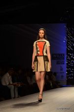 Model walk the ramp for ATSU Show at Wills Lifestyle India Fashion Week 2012 day 1 on 6th Oct 2012 (43).JPG