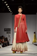 Model walk the ramp for Anand Kabra Show at Wills Lifestyle India Fashion Week 2012 day 1 on 6th Oct 2012 (111).JPG