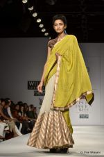 Model walk the ramp for Anand Kabra Show at Wills Lifestyle India Fashion Week 2012 day 1 on 6th Oct 2012 (118).JPG