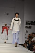 Model walk the ramp for Anand Kabra Show at Wills Lifestyle India Fashion Week 2012 day 1 on 6th Oct 2012 (80).JPG