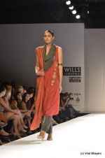 Model walk the ramp for Kiran Uttam Ghosh Show at Wills Lifestyle India Fashion Week 2012 day 1 on 6th Oct 2012 (13).JPG